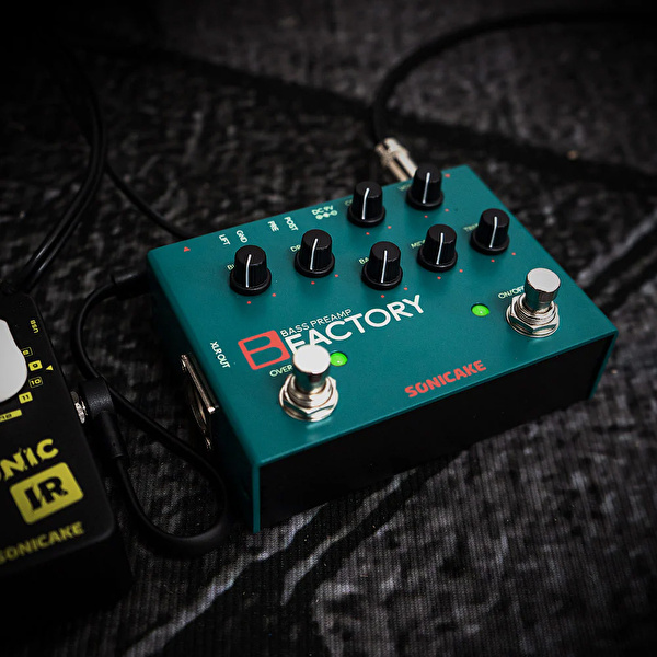 SONICAKE B Factory DuaLane Bass Preamp Pedalı